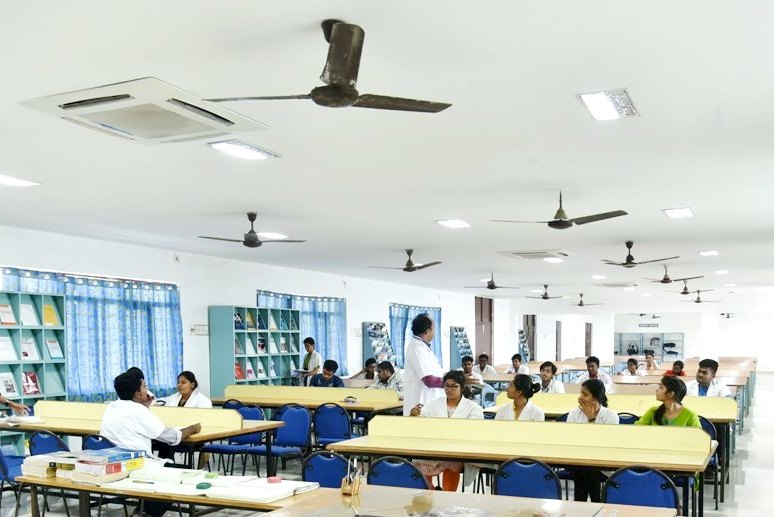 Vinayaka Missions Medical College, Karaikal, Pondicherry campus view 13