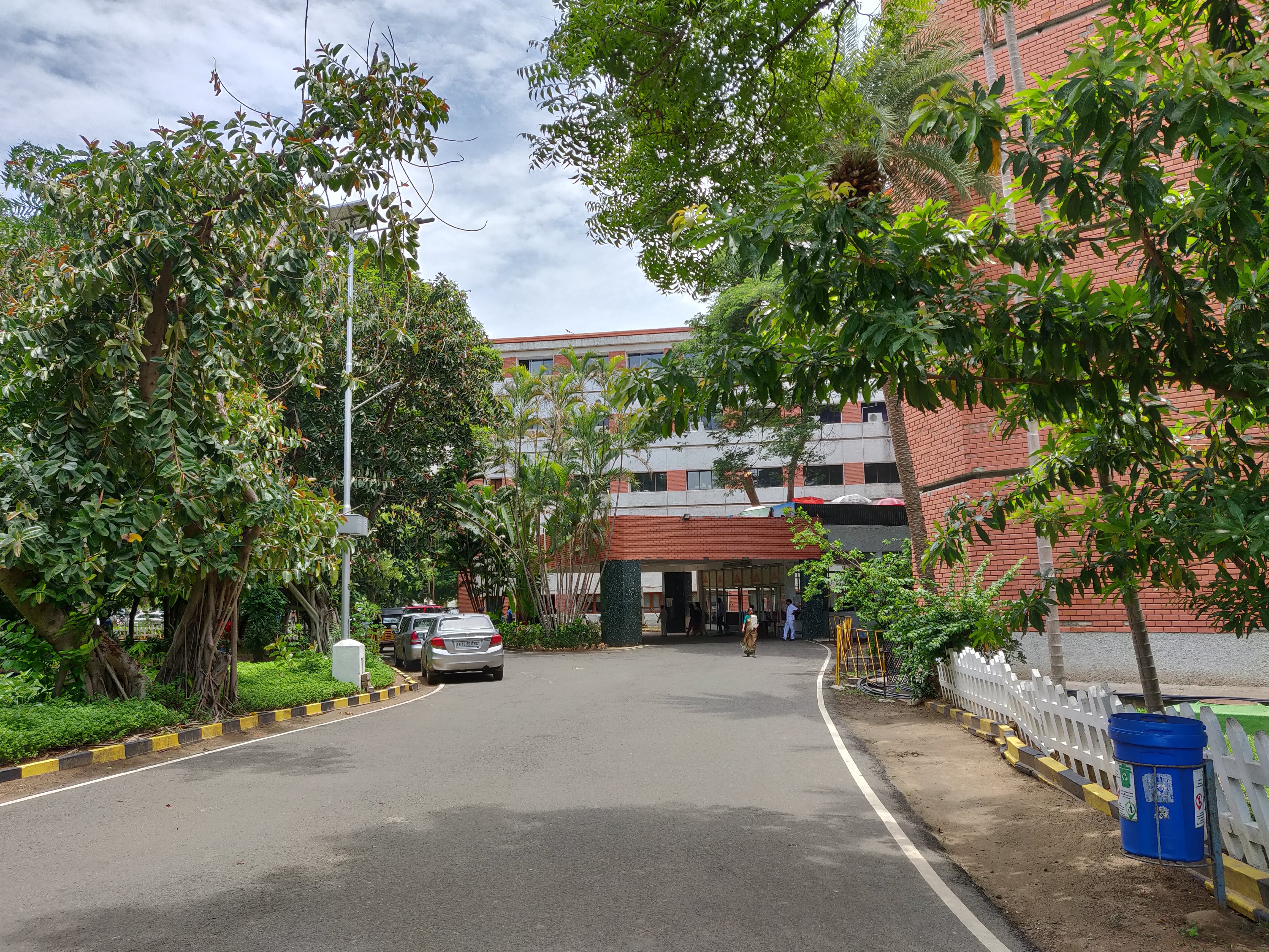 Sri Ramachandra Medical College & Research Institute, Chennai campus view 2
