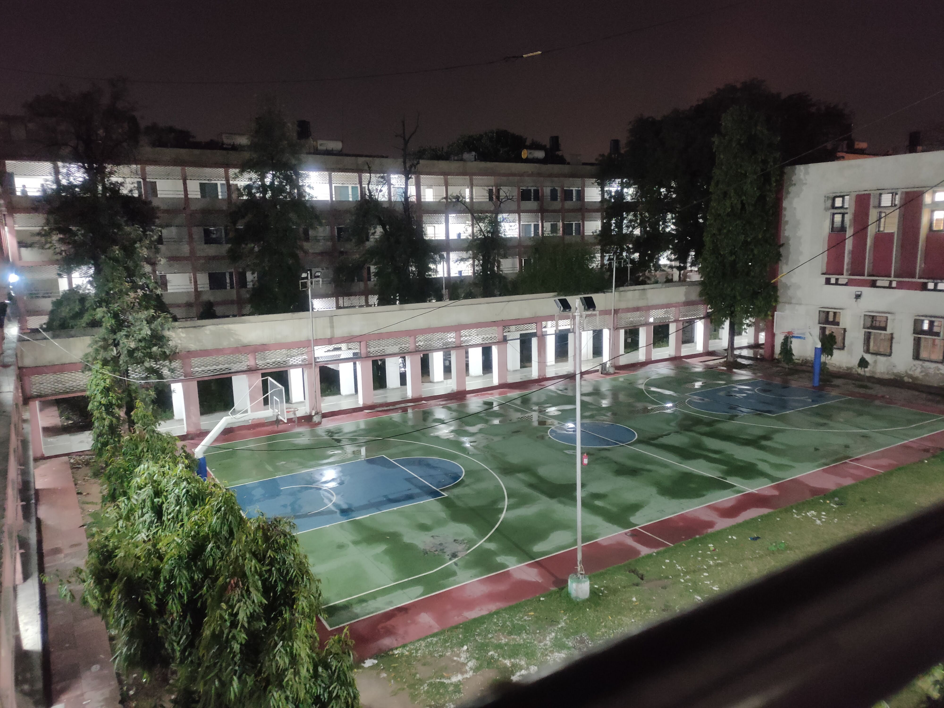 Maulana Azad Medical College, New Delhi campus view 1