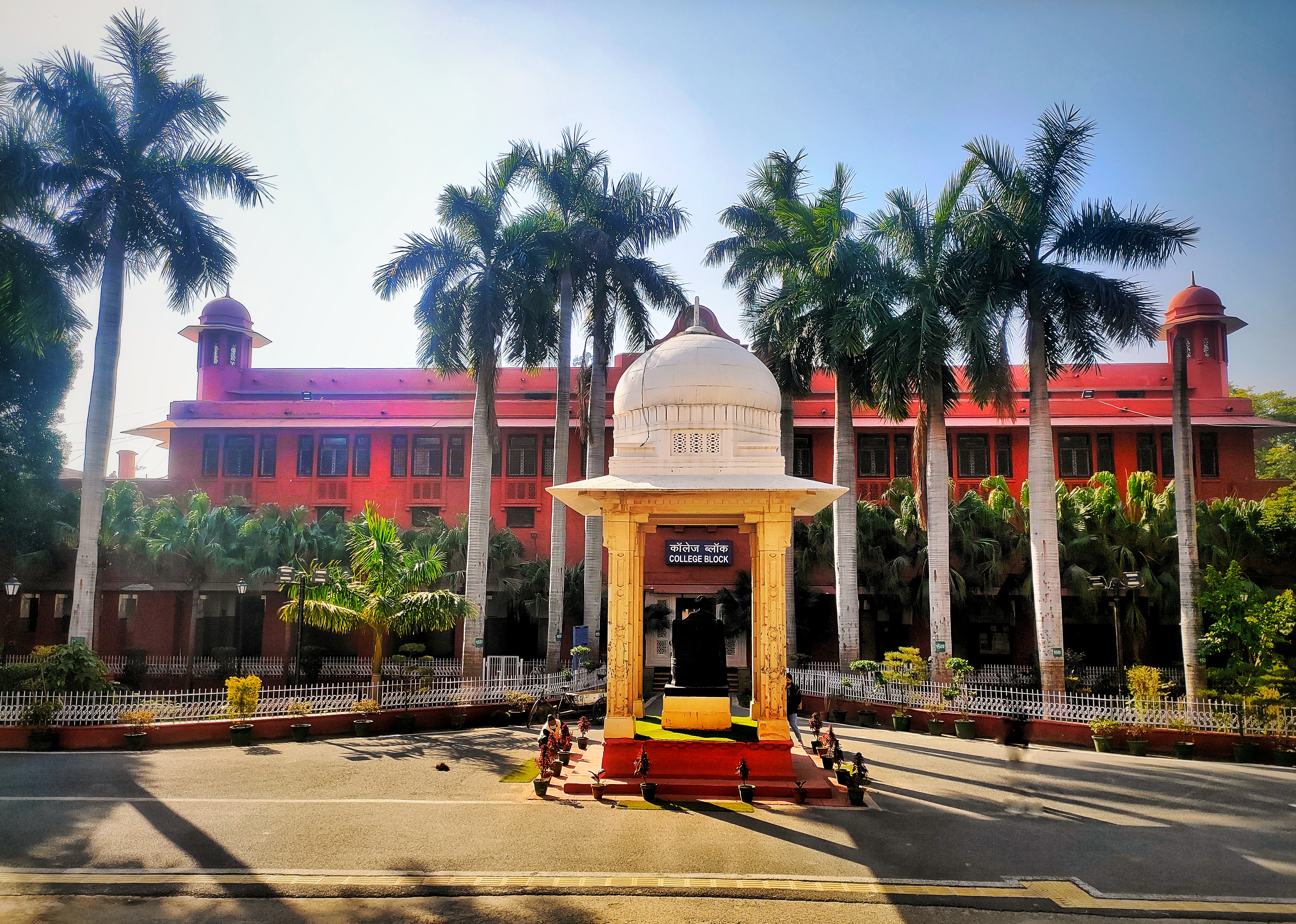 Lady Hardinge Medical College, New Delhi campus