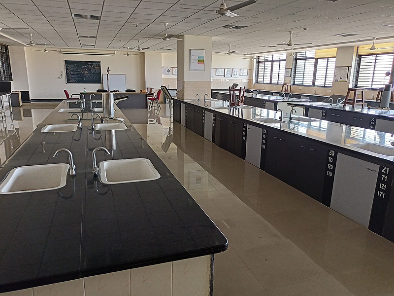 Government Dental College and Hospital, Jamnagar campus view 3