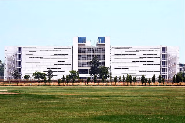 Faculty of Dentistry, Jamia Milia Islamia campus view 4