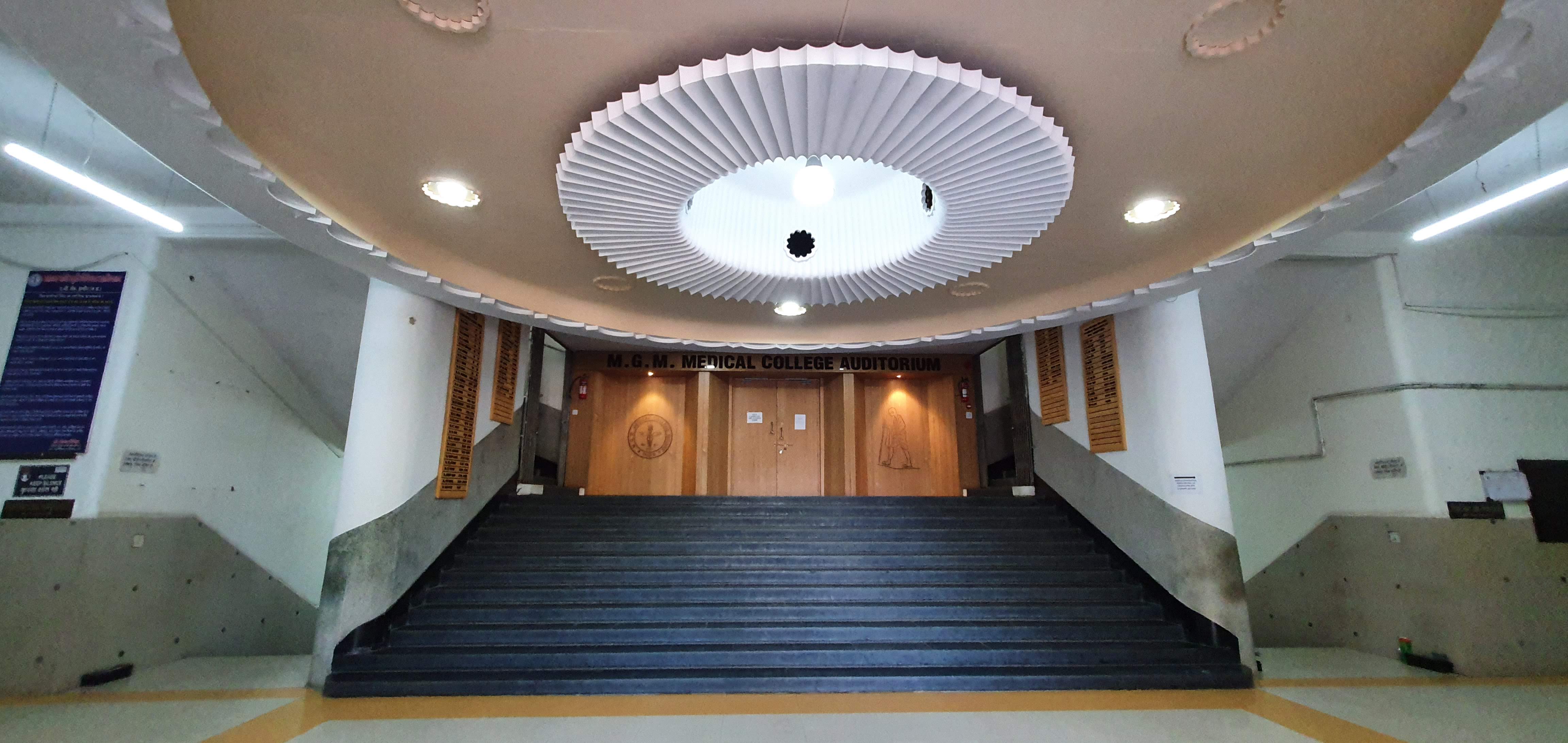 Government College of Dentistry, Indore campus view 3