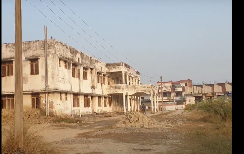 Shri Lal Bahadur Shastri Smarak Government 
Ayurvedic College and Hospital , Handia Prayagraj, U.P.
 campus