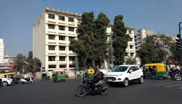 Govt Akhandananda Ayurveda College, Ahmedabad, Gujarat campus view 4