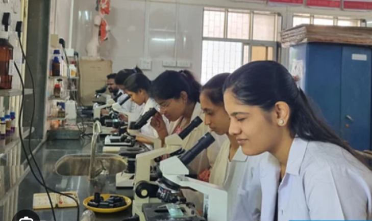 RA Podar Ayurved Medical College in Mumbai campus view 12