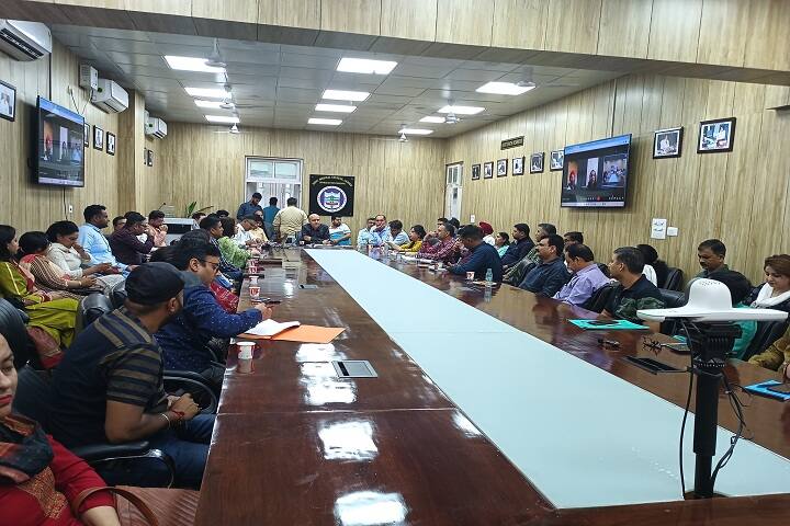 Ayurvidya Prasarak Mandals Ayurved, Sion, Mumbai  campus view 2