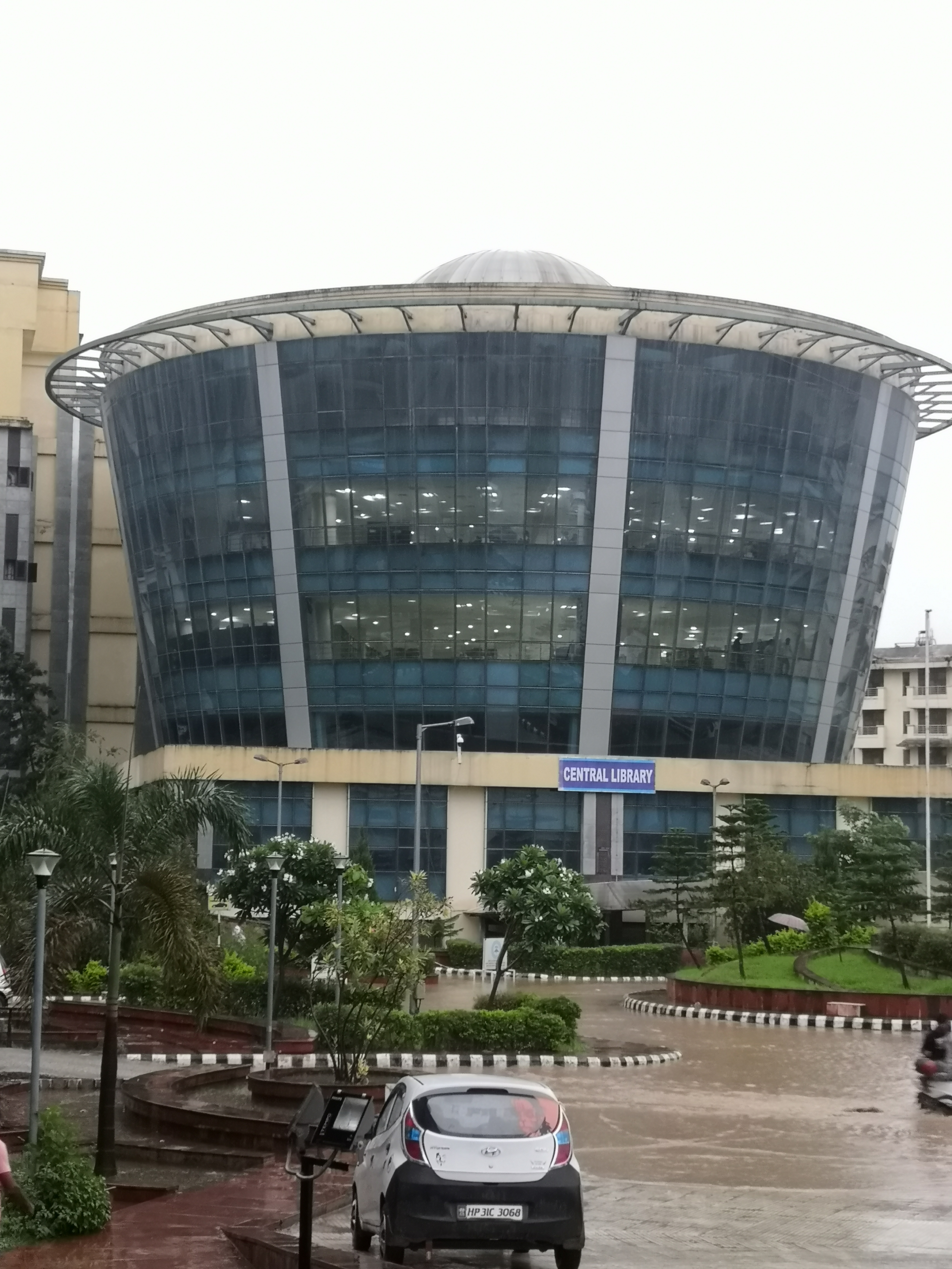 Shri Lal Bahadur Shastri Government Medical College, Mandi campus view 6