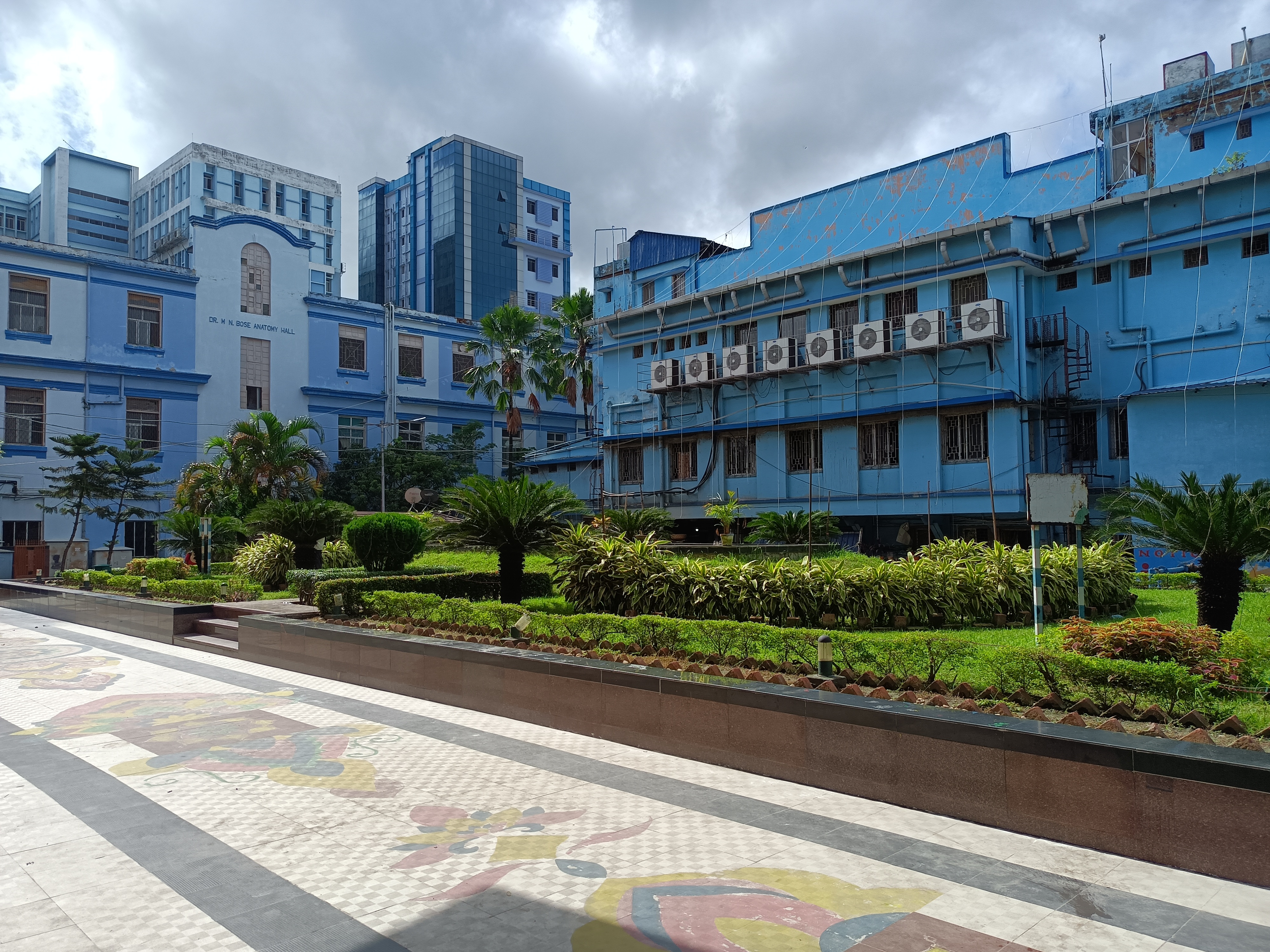 RG Kar Medical College, Kolkata campus view 4